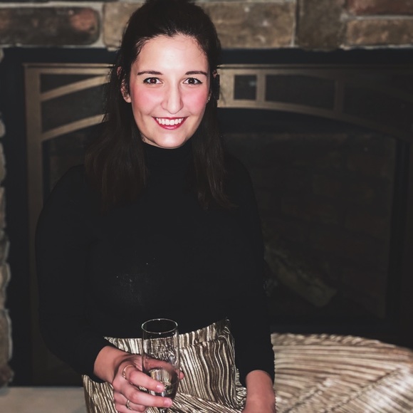 Meet your Posher, Aly - Picture 4 of 7